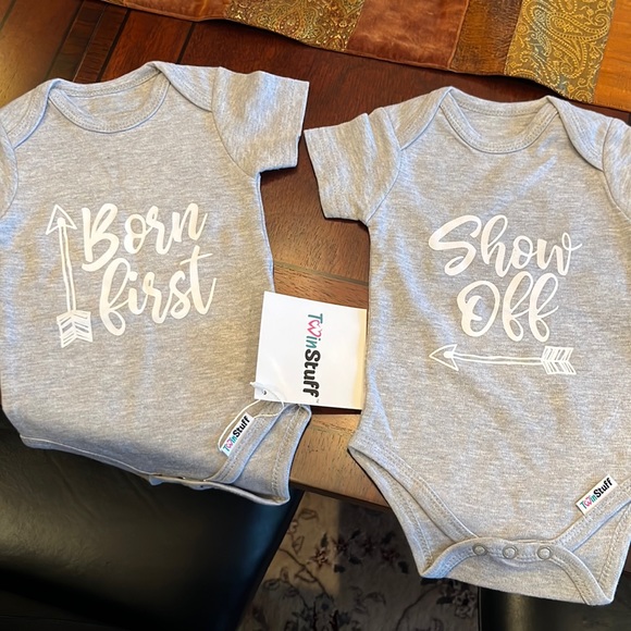 Twin onesies - Picture 1 of 4